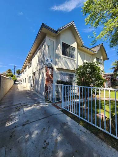 Main picture of 14743 Sylvan St