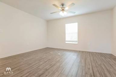 Main picture of 5725 Centro Ave