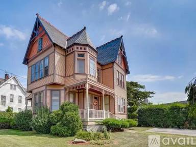 Main picture of 956 Linden Ave