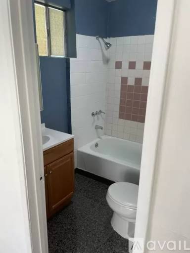 Main picture of 2333 N Niagara St