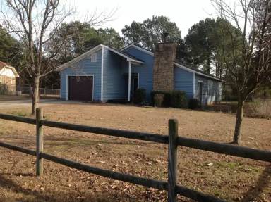 Main picture of 102 Lake Hurst Dr