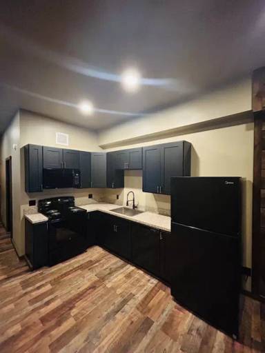 Main picture of 1 W Caroline Ave