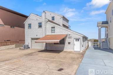 Main picture of 4836 Bay Bridge Ln
