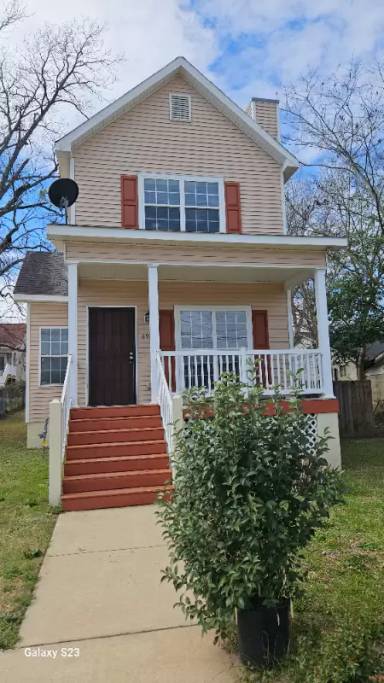 Main picture of 894 Prince St