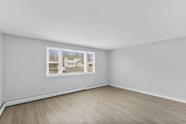 Main picture of 32 Dean Dr