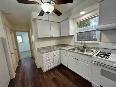 Main picture of 221 S Rosemary St
