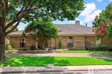 Main picture of 16938 Old Pond Dr