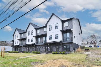 Main picture of 4740 Walworth Ave