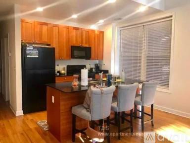 Main picture of 2049 N Sheffield Ave