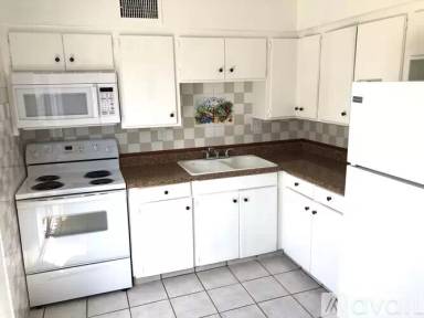 Main picture of 2335 Daley St