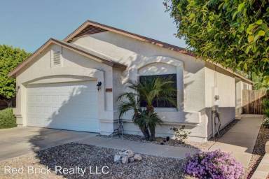 Main picture of 2906 W Ross Ave