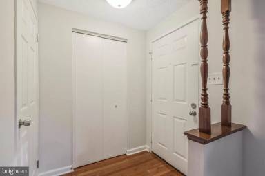 Main picture of 319 James St