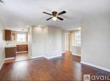 Main picture of 209 W Center St