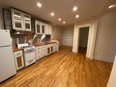 Main picture of 2000 DuPont Ave S
