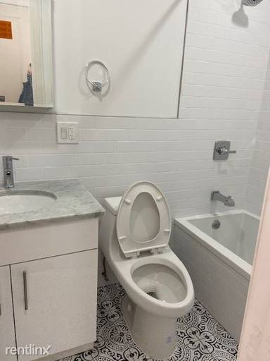 Main picture of 252 DeKalb Ave