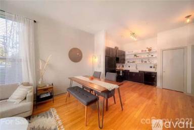 Main picture of 1020 E 36th St