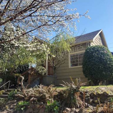 Main picture of 946 SE Nehalem St