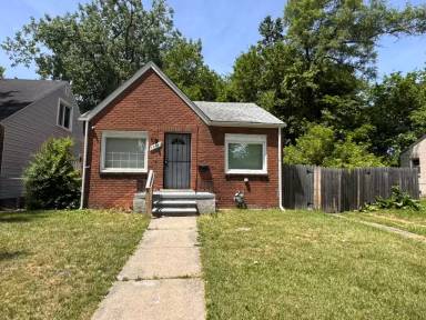 Main picture of 18461 Heyden St