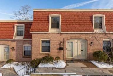 Main picture of 546 Carriage Cir