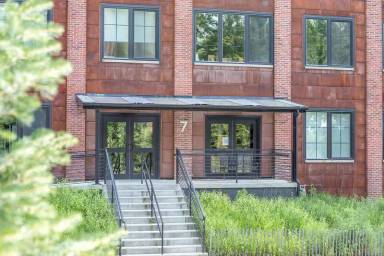 Main picture of 7 Creek Dr