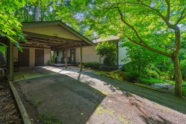 Main picture of 11300 Oakton Rd