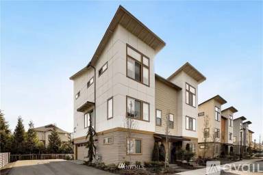 Main picture of 348 Chelan Ave NE