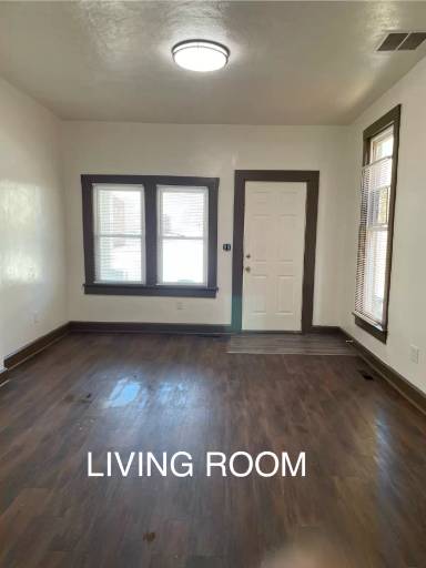 Main picture of 223 E 13th St