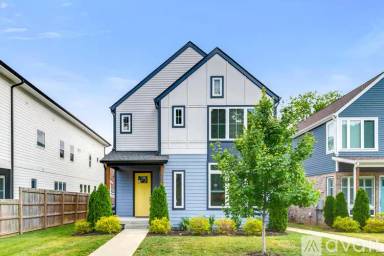 Main picture of 525 Moore Ave