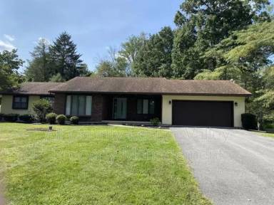 Main picture of 523 Echo Lake Dr