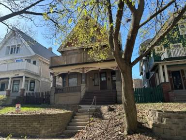 Main picture of 3141 W Juneau Ave