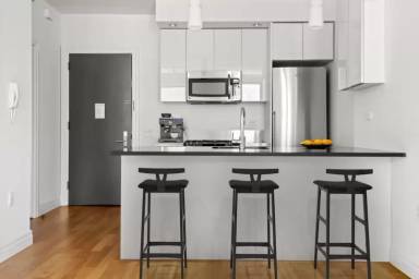 Main picture of 552 W 54th St