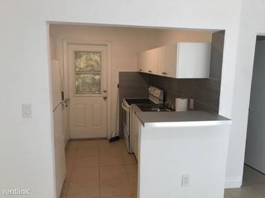 Main picture of 5647 Hayes St