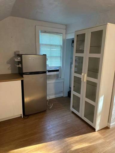 Main picture of 200 NE 11th St