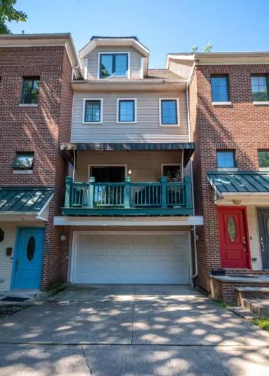 Main picture of 2738 Euclid Heights Blvd