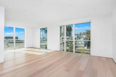Main picture of 1136 N La Cienega Blvd