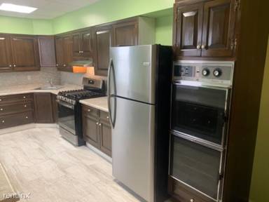 Main picture of 1104 N Front St