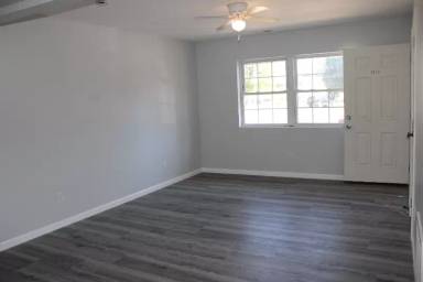 Main picture of 1613 S Green River Rd