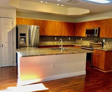 Main picture of 632 SW 107th Ave