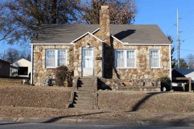 Main picture of 321 E Garland St