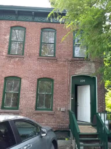 Main picture of 109 Clinton St