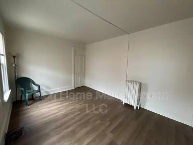 Main picture of 443 W Orange St