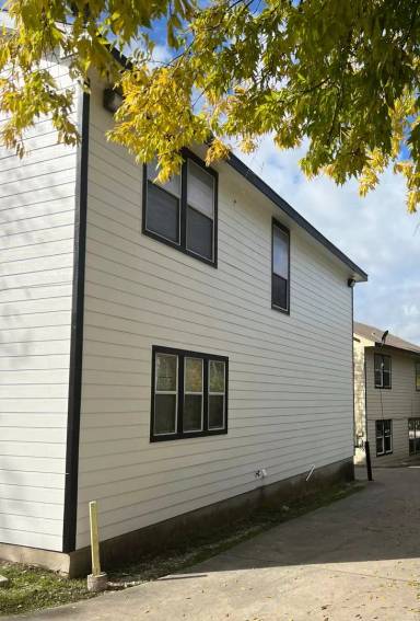 Main picture of 3402 Red River St