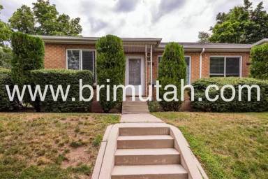 Main picture of 2529 S Melbourne St