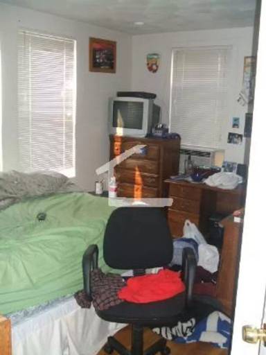 Main picture of 2-20 Alcott St