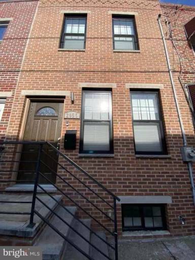 Main picture of 2039 Mountain St