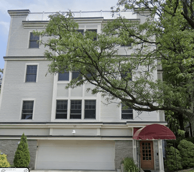 Main picture of 121 Centre St