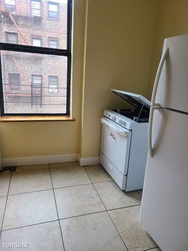 Main picture of 209 W 242nd St