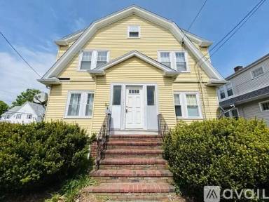 Main picture of 162 South St
