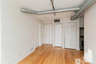 Main picture of 2520 W Leland Ave