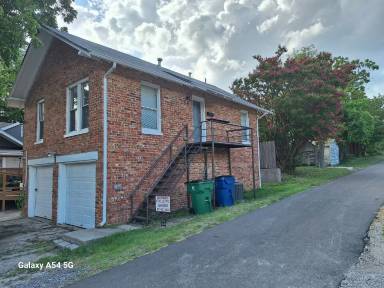Main picture of 101 E Hallsell St